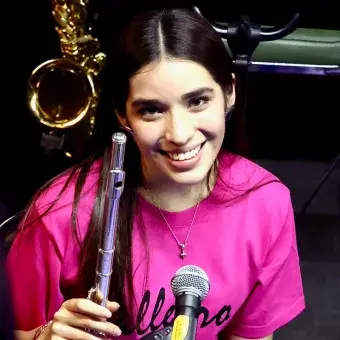 Vocalista del ensamble ALLEGRO durante la función en vivo de Legalmente Rubia en el Teatro de la Ciudad de Chihuahua.