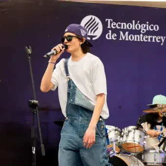 Banda Violeta, ganadora de This is my music 2026, sobre el escenario montado en plaza comercial Cuatro Caminos
